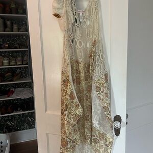 Floral Lace Sleeveless pullover